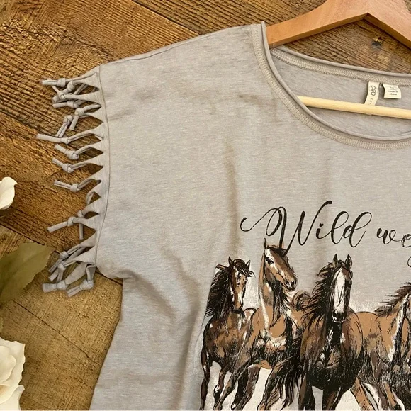 Texas Rodeo Horse Graphic Elevated Tee, Fringe Edges - Picture 4 of 9